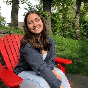 Meet your Posher, Adriana